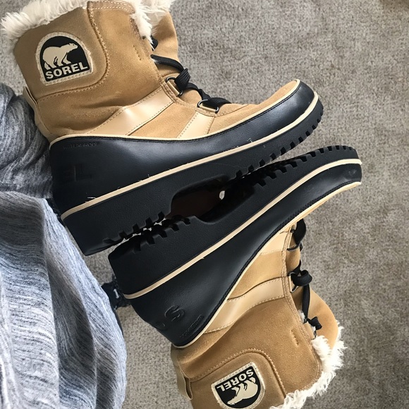 Like NEW Sorel Winter Boots - Picture 1 of 8